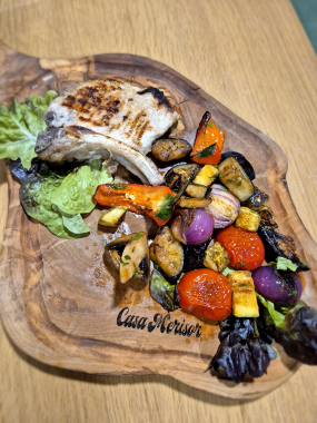 Tomahawk de Porc cu Legume