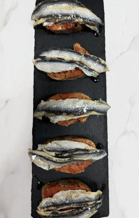 ANCHOIS MARINÉS Avec pan tomate 