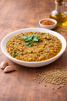 Mâncare de Linte cu Legume și Sos Cușcuș
