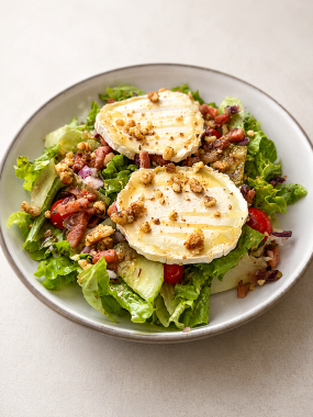 SALADE DE CHÈVRE,NOIX ET LARDONS