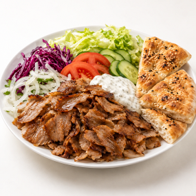 12. KEBAB TALÍŘ S CHLEBEM A ZELENINOU (kebab plate with bread and vegetables)