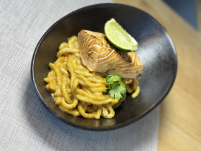 PEAUNT UDON SALMON