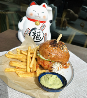 CHICKEN BURGER