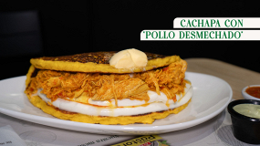 Cachapa con queso  + pollo desmechado