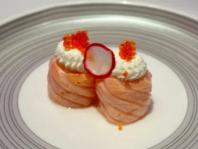 Sushi Salmone Flambè Philadelphia