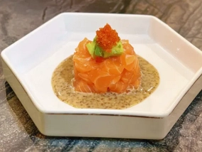 Salmone Tartare salsa sesamo