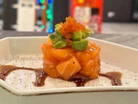 Salmon tartare in salsa teriyaki