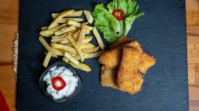 Fish & Chips cu Sos de Usturoi