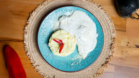 Piept de Pui în Sos de Parmezan cu Piure de Cartofi