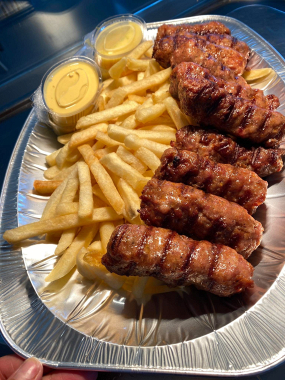 Mici & Cartofi Prăjiți și Muștar