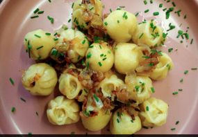 Pielmieni z kurczakiem i mozzarellą, curry i estragonem 