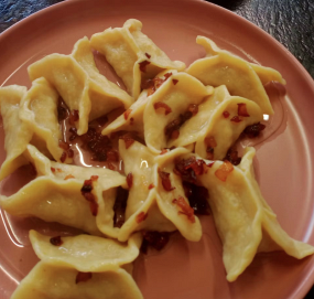 Pierogi z kurczakiem i kukurydzą na ostro