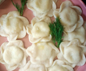 Pierogi z białym serem,szczypiorkiem i koperkiem