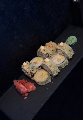 Surimi tempura 8szt (ryż,nori,ser,  salatka surimi,oshinko,omlet,tamago,kampio,tempura,panko,sos spisi)