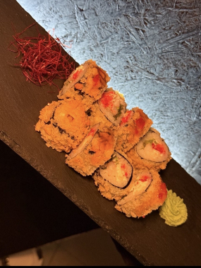  Ebi tempura 8szt (ryż,nori,ser,  tobiko, krewetka, gotowana,ogorek,kampio, tempura,panko, sos sweet chilli)