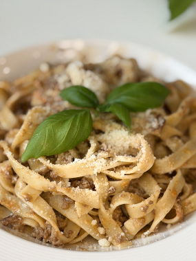 BOLOGNAI RAGU TAGLIATELLÉVEL