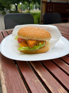 140g Sýr v housce s cheddarovým dipem1