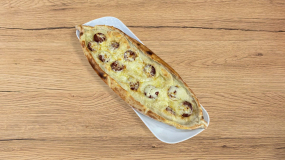 Pide cu Cârnat Turcesc - Pizza Turcească