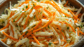 Salata de Varza cu Morcov si Patrunjel