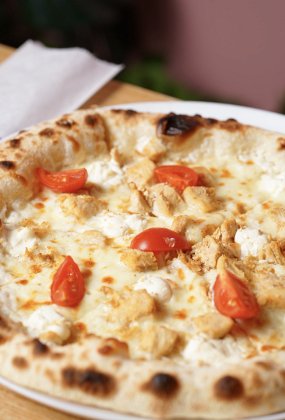 Pizza cu piept de pui