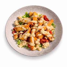 Salată Caesar cu Pui Crocant