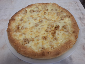 Gyros pizza tzatzikivel