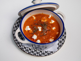 Creveti Saganaki cu Sos Rosu