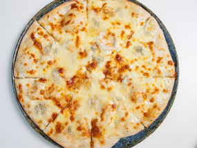 Pizza Quattro Formafi + O Doza Cola
