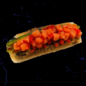 Roll dog łosoś
