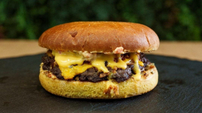 Smash Burger + Cartofi Prăjiți + Doză Coca-Cola