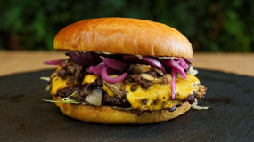 Burger TGB + Cartofi Prăjiți + Doză Coca-Cola