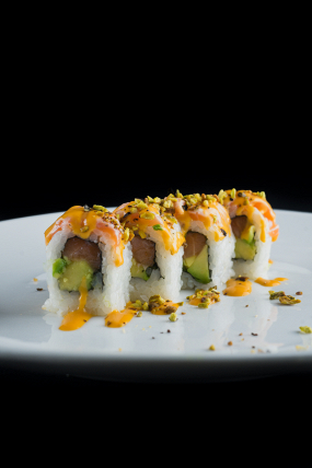 130. Uramaki Salmone Flambé