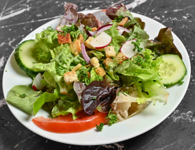 Gemischter Marktsalat mit Croutons