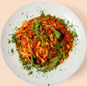 Tagliatelle mediterran / Gemüse / Tomatensauce (Vegan)