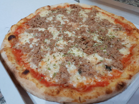 4. Pizza Tonno