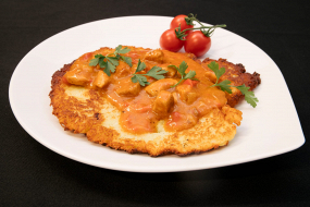 Placki ziemniaczane z gulaszem węgierskim  