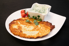 Placki ziemniaczane ze szpinakiem i serem pleśniowym 