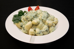 Gnocchi ze szpinakiem i sosem śmietanowo-serowym 