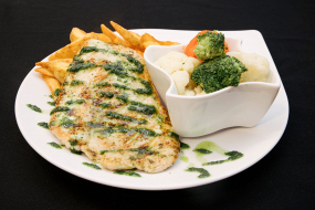 Grillowana pierś z kurczaka z zielonym pesto 