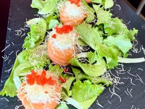 Gunkan tobiko e kataifi