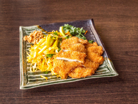 B3. Pho Xao -im Wok gebratene Reisbandnudeln mit 