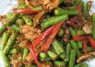 Epicé Poulet sauté curry rouge (Gai pad Prik Gang)