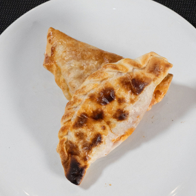 Empanada de chorizo criollo y queso