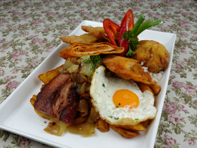 Csongrádi tál vegyes körettel