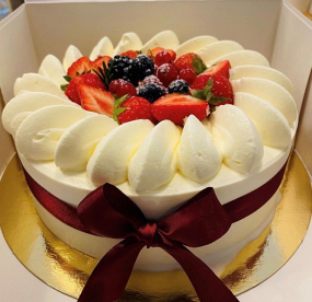 Erdbeer Sahne 18 cm( 4Tage vorbestellen)