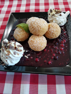 Túrógombóc erdeigyümölcs raguval