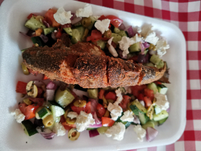 Roston sült ropogós szivárványos pisztráng