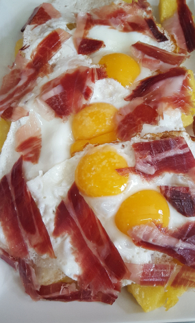 Huevos Rotos con Jamón Ibérico
