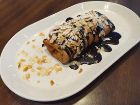 Nutellás banános palacsinta csoki öntettel