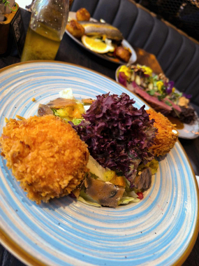 Pankómorzsás kecskesajt, spárga